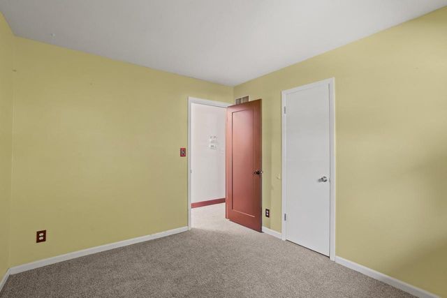 1277 Market PLACE, Waukesha, WI 53189