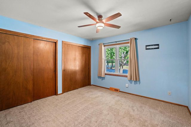 1277 Market PLACE, Waukesha, WI 53189