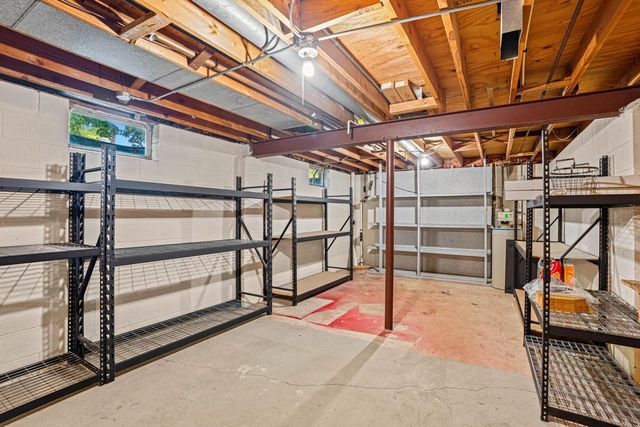 1277 Market PLACE, Waukesha, WI 53189