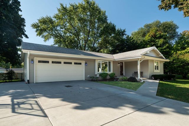 1277 Market PLACE, Waukesha, WI 53189