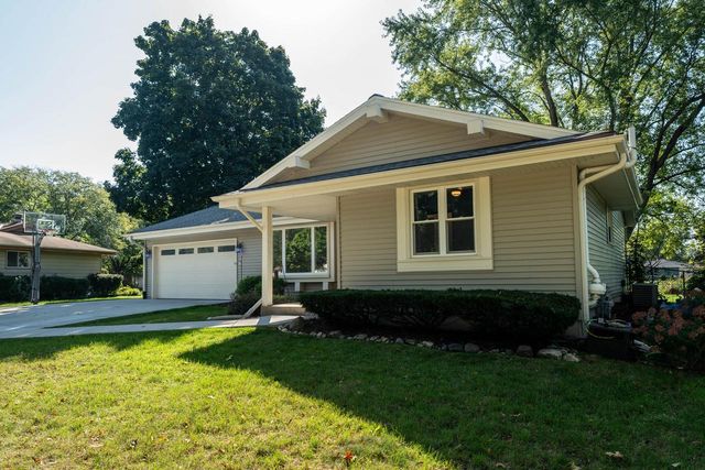 1277 Market PLACE, Waukesha, WI 53189
