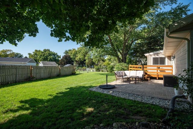 1277 Market PLACE, Waukesha, WI 53189