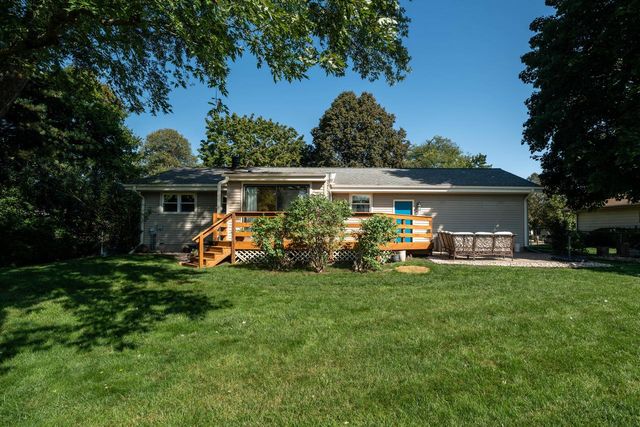 1277 Market PLACE, Waukesha, WI 53189