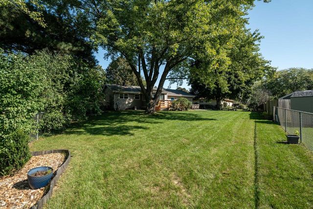 1277 Market PLACE, Waukesha, WI 53189