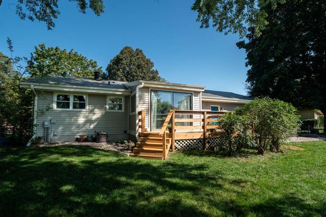 1277 Market PLACE, Waukesha, WI 53189