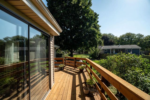 1277 Market PLACE, Waukesha, WI 53189