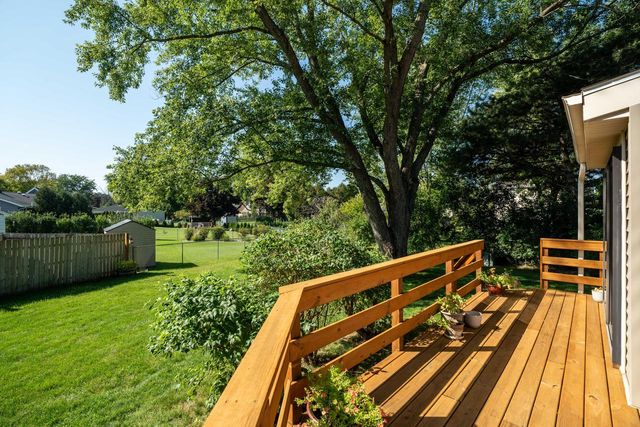 1277 Market PLACE, Waukesha, WI 53189