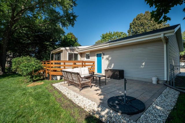 1277 Market PLACE, Waukesha, WI 53189