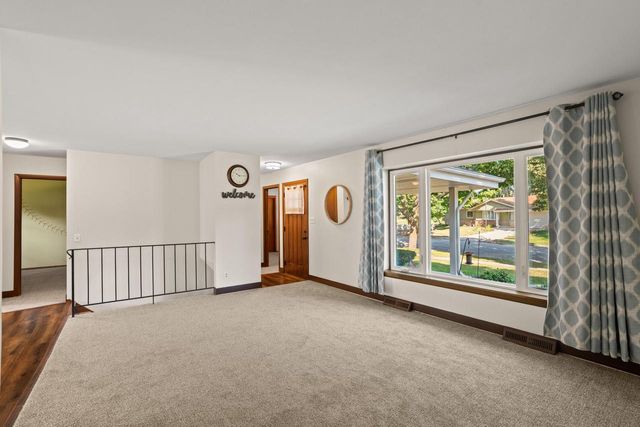 1277 Market PLACE, Waukesha, WI 53189