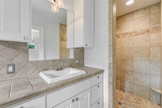 201 Westwood TER, West Lake Hills, TX 78746