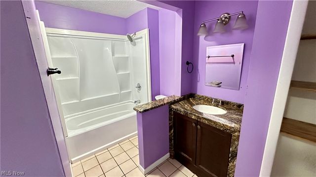 8557 N Akins Road 204, North Royalton, OH 44133