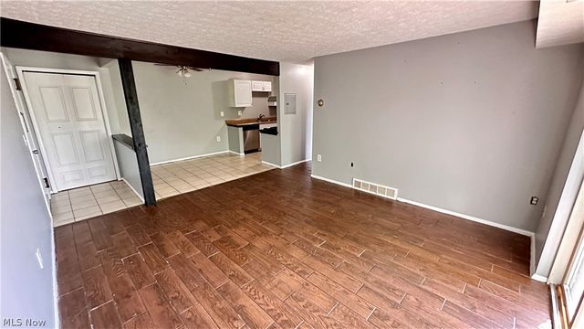 8557 N Akins Road 204, North Royalton, OH 44133