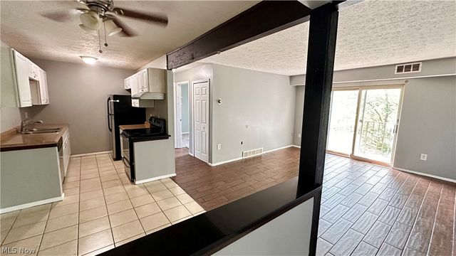 8557 N Akins Road 204, North Royalton, OH 44133
