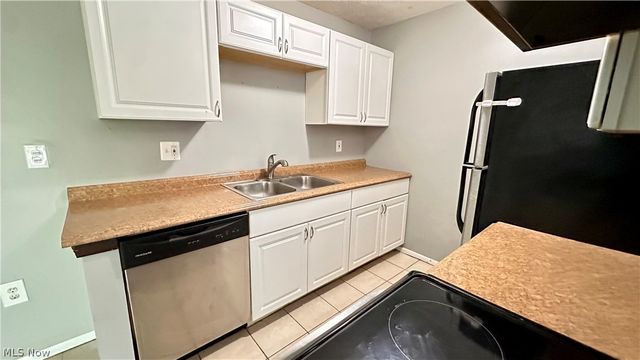 8557 N Akins Road 204, North Royalton, OH 44133
