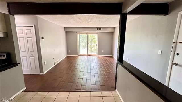 8557 N Akins Road 204, North Royalton, OH 44133