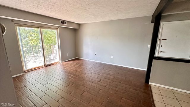 8557 N Akins Road 204, North Royalton, OH 44133
