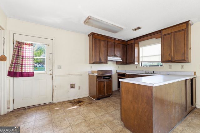 342 N Lake Drive, Perry, GA 31069