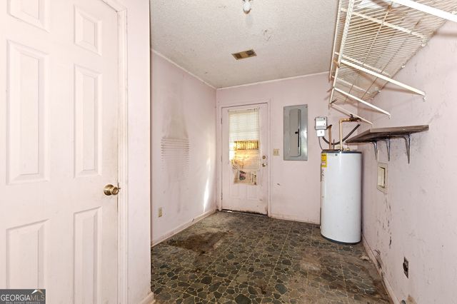 342 N Lake Drive, Perry, GA 31069