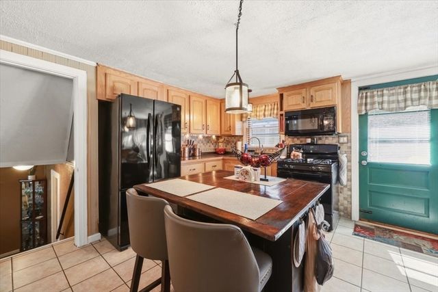 305 Plymouth St, Middleboro, MA 02346