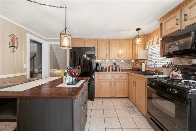 305 Plymouth St, Middleboro, MA 02346