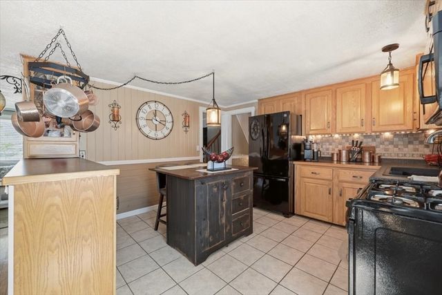 305 Plymouth St, Middleboro, MA 02346