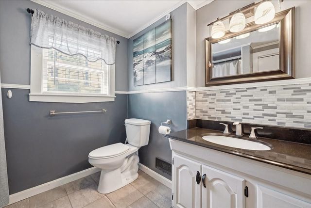 305 Plymouth St, Middleboro, MA 02346