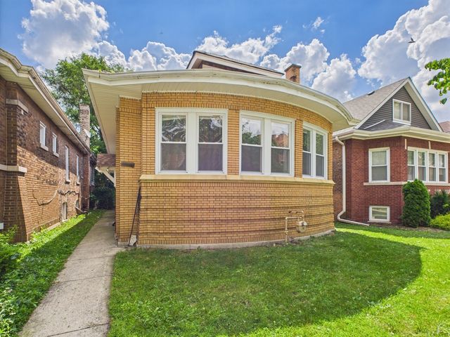 8015 S Paxton Avenue, Chicago, IL 60617
