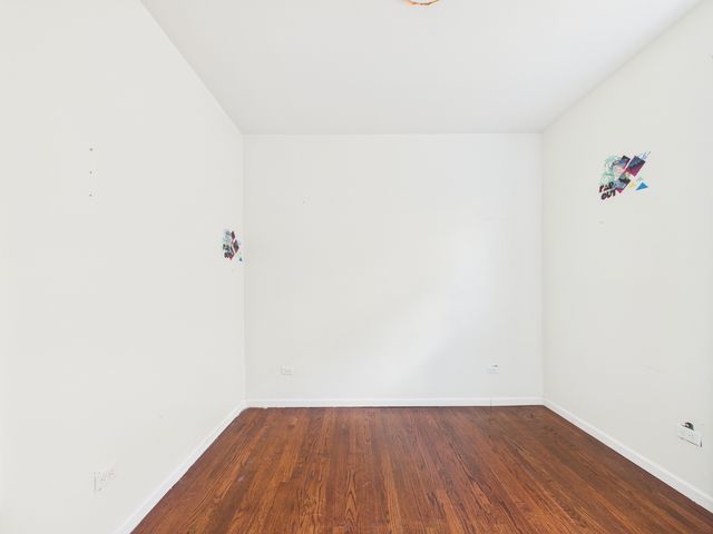 8015 S Paxton Avenue, Chicago, IL 60617