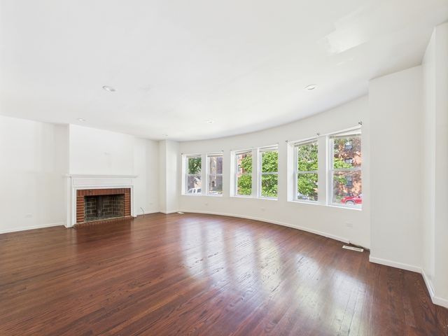 8015 S Paxton Avenue, Chicago, IL 60617