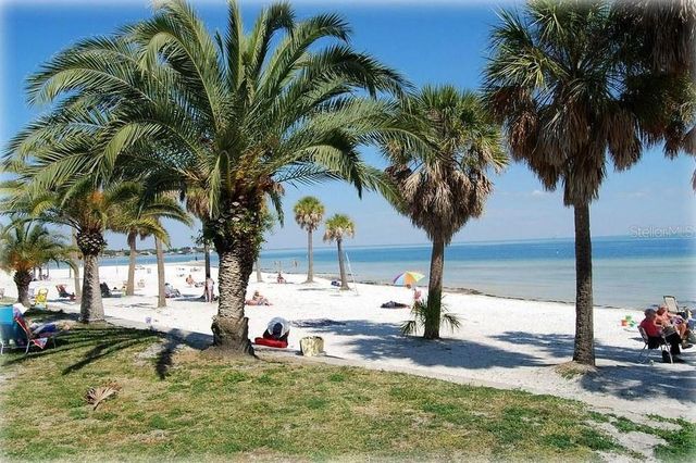 811 26TH AVENUE N, St Petersburg, FL 33704