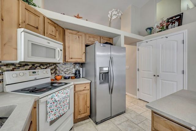 5712 W PLUMBAGO AVE, Kearns, UT 84118