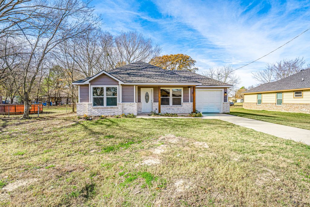 917 Redoak Drive, West Tawakoni, TX 75474