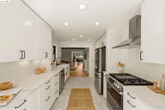 3800 Harrison Street, Oakland, CA 94611