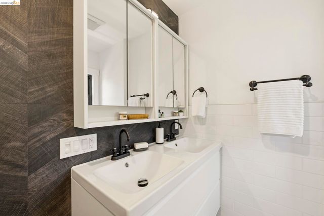 3800 Harrison Street, Oakland, CA 94611