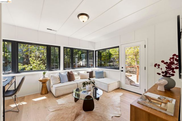 3800 Harrison Street, Oakland, CA 94611