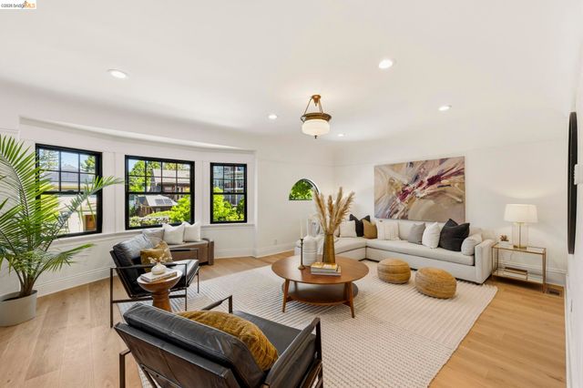 3800 Harrison Street, Oakland, CA 94611