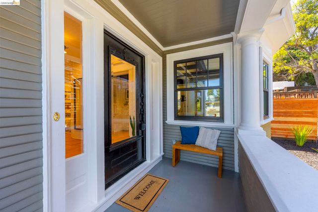 3800 Harrison Street, Oakland, CA 94611