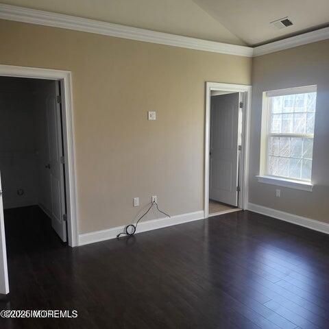 35 Abbey Road, Tinton Falls, NJ 07753