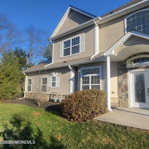 35 Abbey Road, Tinton Falls, NJ 07753