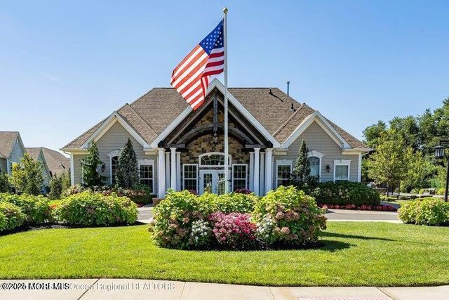 35 Abbey Road, Tinton Falls, NJ 07753