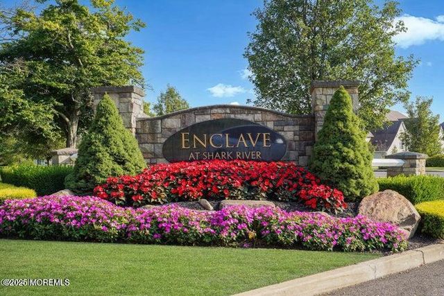 35 Abbey Road, Tinton Falls, NJ 07753