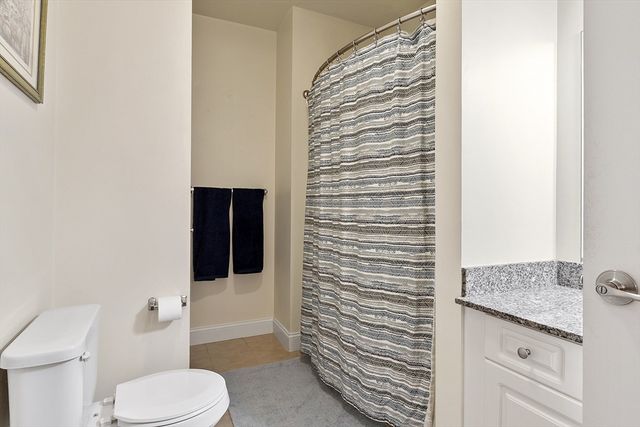 3 Harvest Dr 107, North Andover, MA 01845