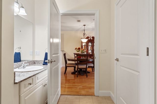 3 Harvest Dr 107, North Andover, MA 01845