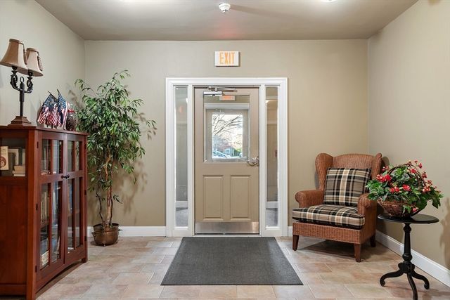 3 Harvest Dr 107, North Andover, MA 01845