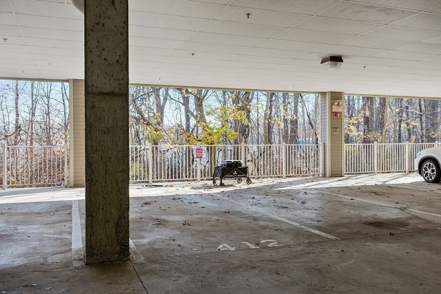 3 Harvest Dr 107, North Andover, MA 01845