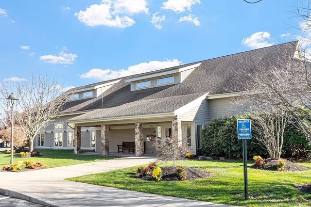 3 Harvest Dr 107, North Andover, MA 01845