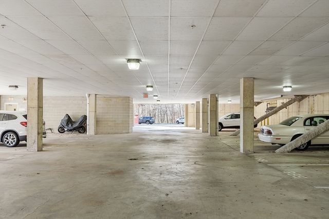 3 Harvest Dr 107, North Andover, MA 01845