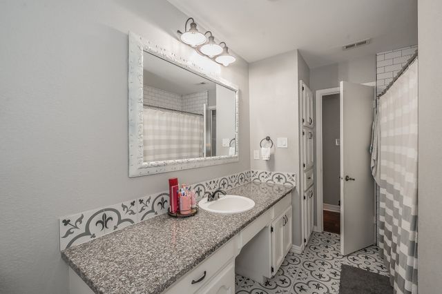 7625 Hightower Drive, North Richland Hills, TX 76182