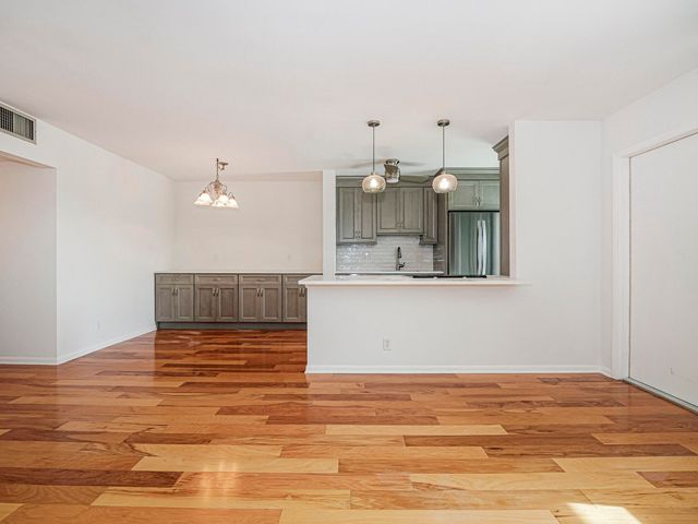 37 Yacht Club Drive 310, North Palm Beach, FL 33408