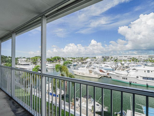 37 Yacht Club Drive 310, North Palm Beach, FL 33408